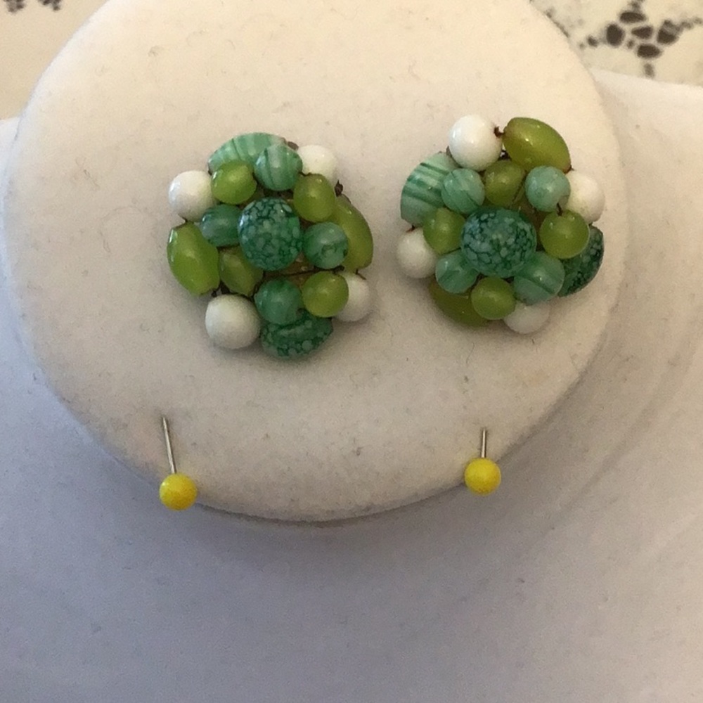 Unique Vintage Green and White Beaded Necklace Set - Picture 7 of 7
